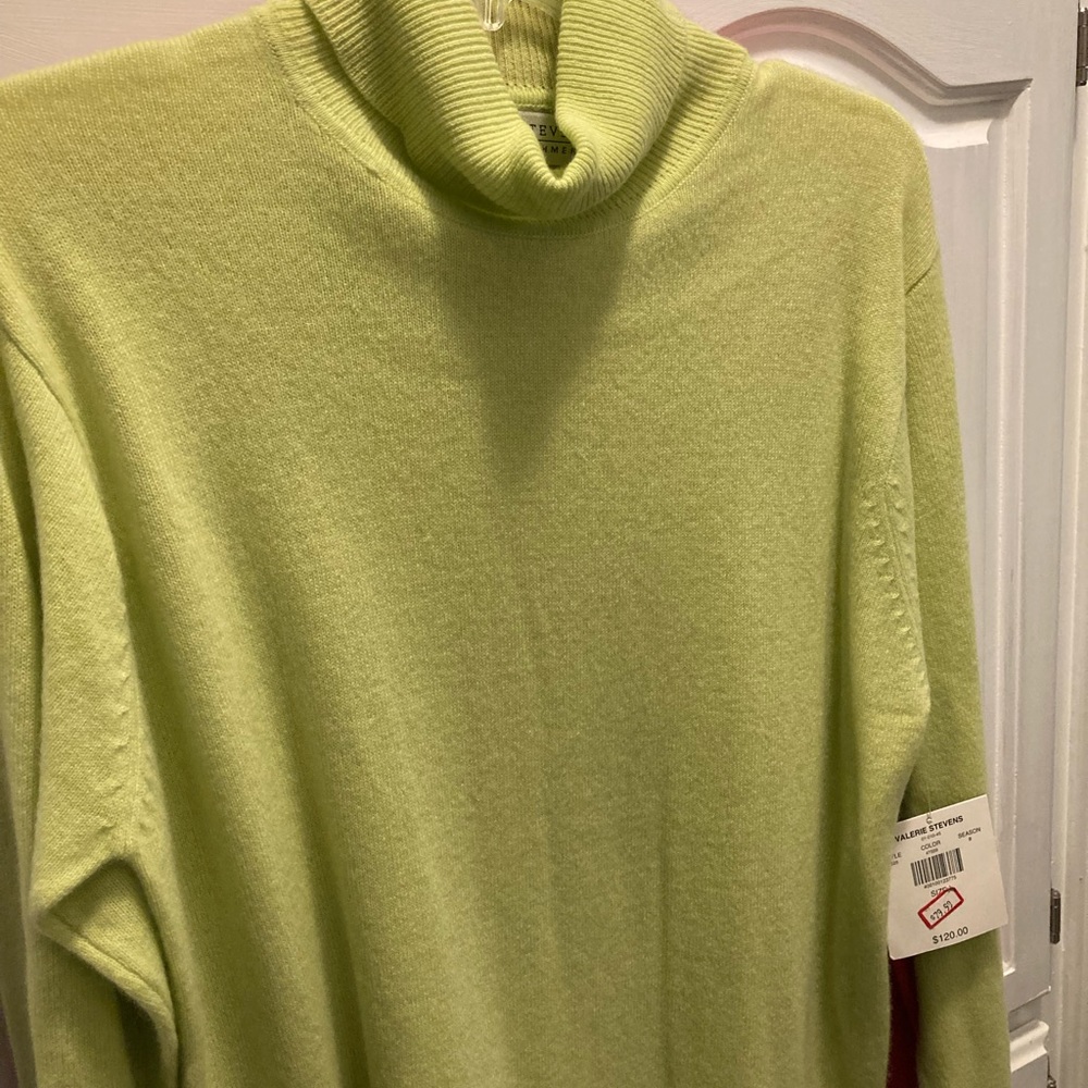 Valerie Stevens, 100% Cashmere Turtlesnecks, Various Colors. Nee, Tags Attached.
